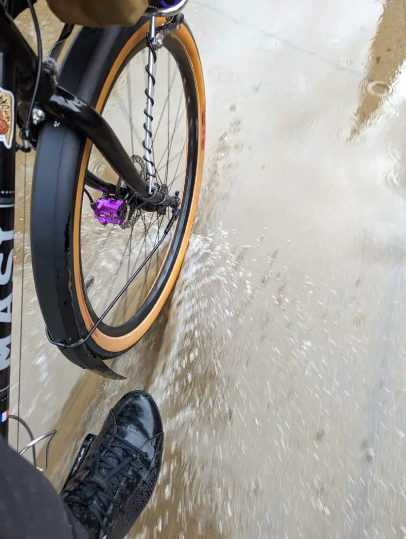 Portland Design Works Full Metal Fenders azione pozzanghera