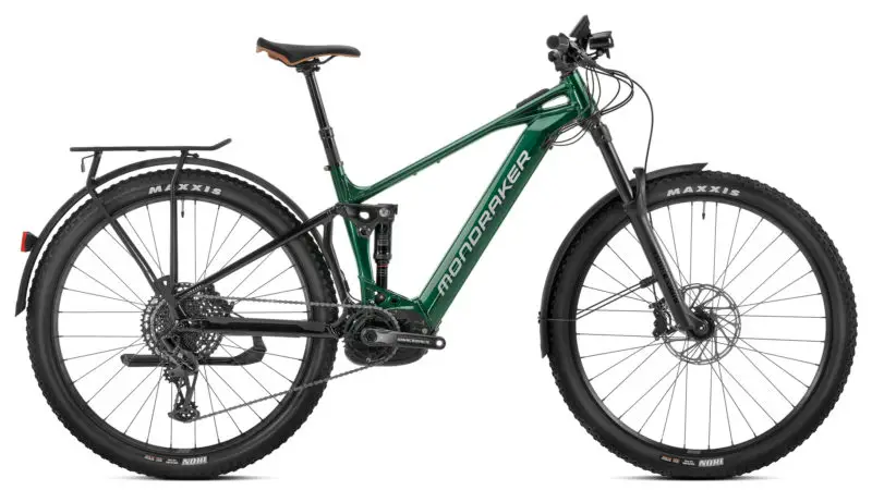 Il CHASER RX verde su sfondo bianco