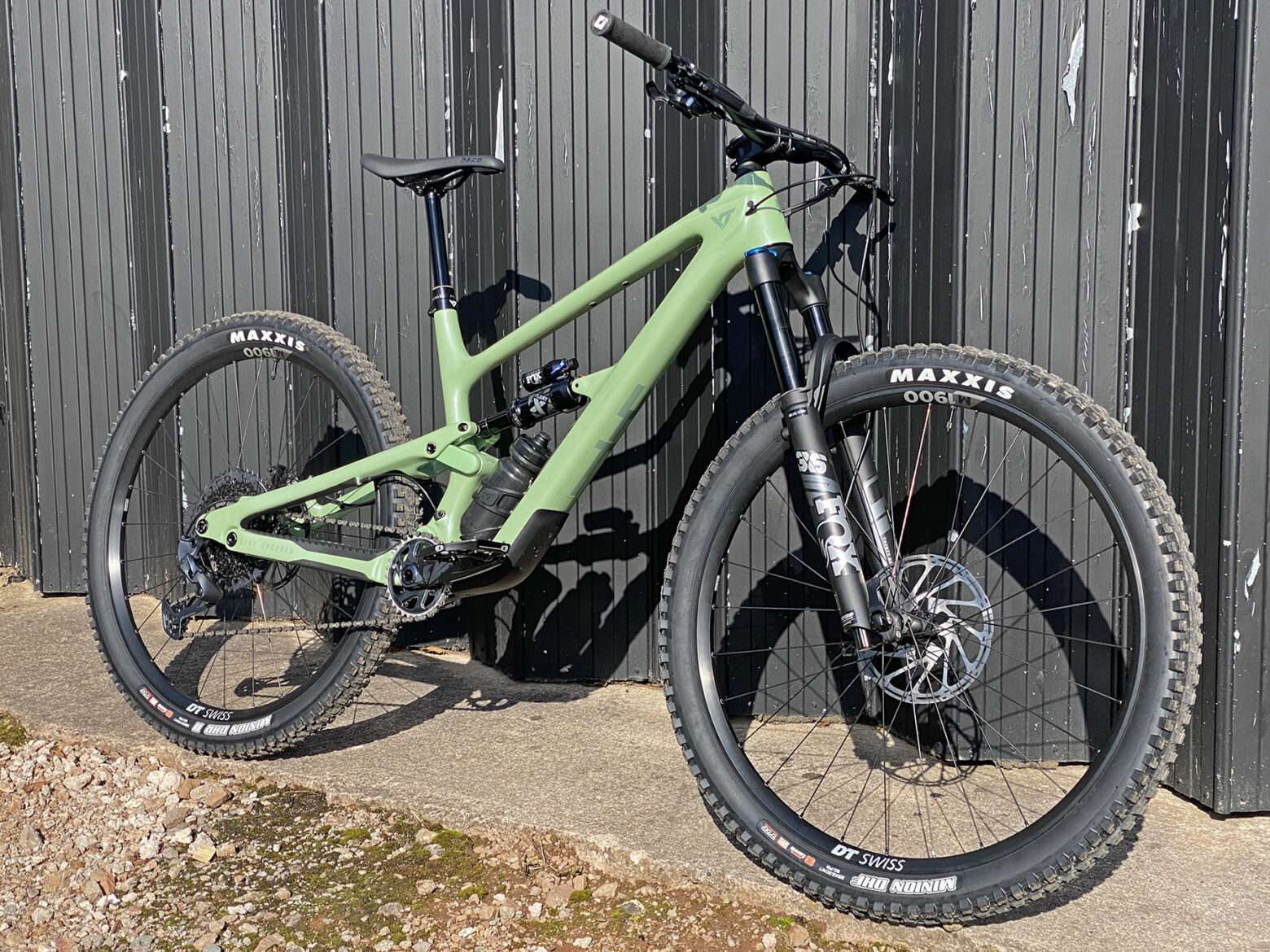 Bici da trail YT Jeffsy mk3 2023, bici all-mountain da 145 mm, angolata
