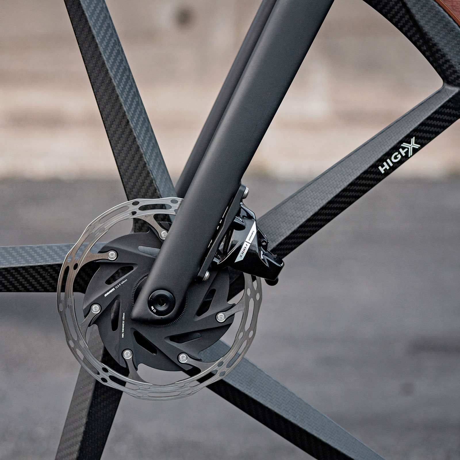 Bici elettrica gravel Rotwild R-R275 X, una bici elettrica all-road leggera completamente integrata con motore TQ, freno anteriore