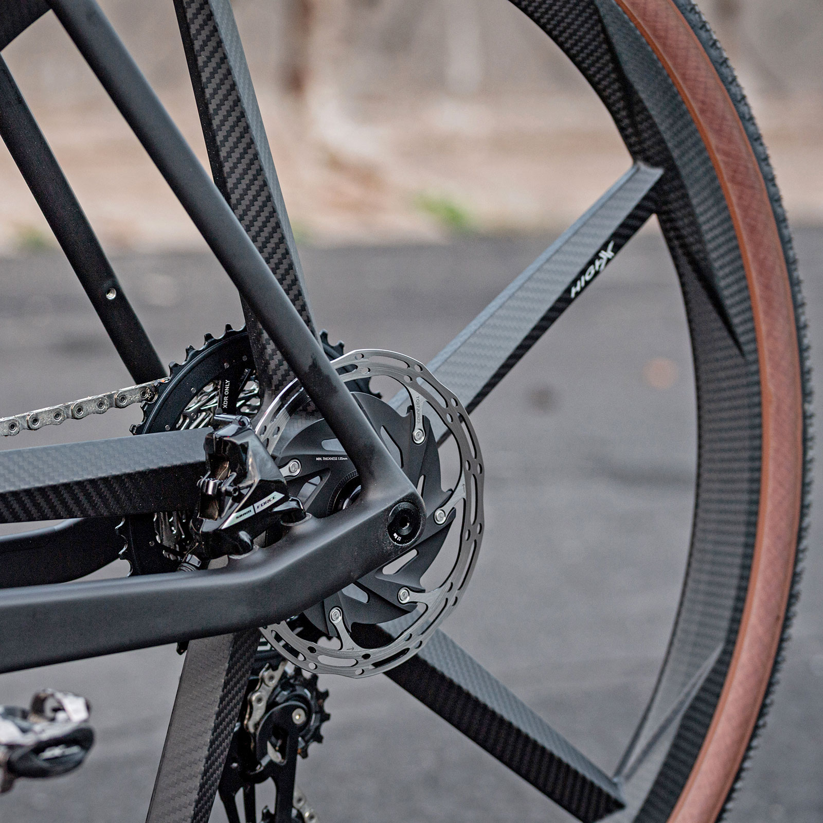 Bici elettrica gravel Rotwild R-R275 X, una bici elettrica all-road leggera completamente integrata con motore TQ, freno posteriore