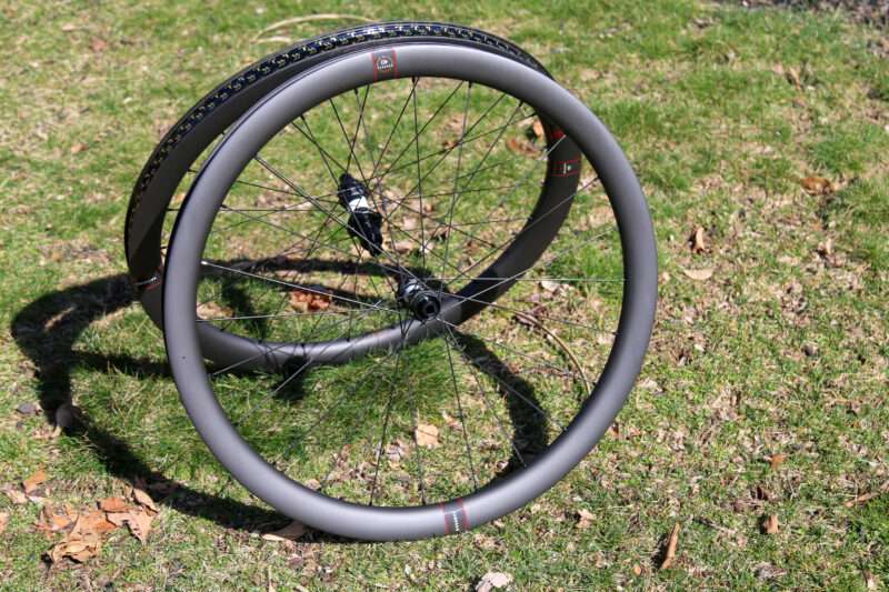 Le ruote Gravel Ultra Wide Reserve 40 I 44 sono più aerodinamiche, garantite a vita