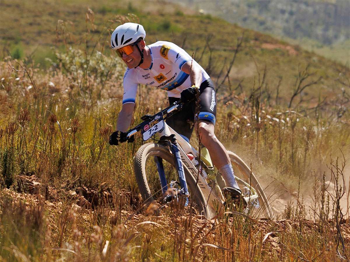 Mountain bike Megamo Track 120mm carbonio XC Marathon, replica Buff-Megamo Team Cape Epic Limited Edition, da corsa