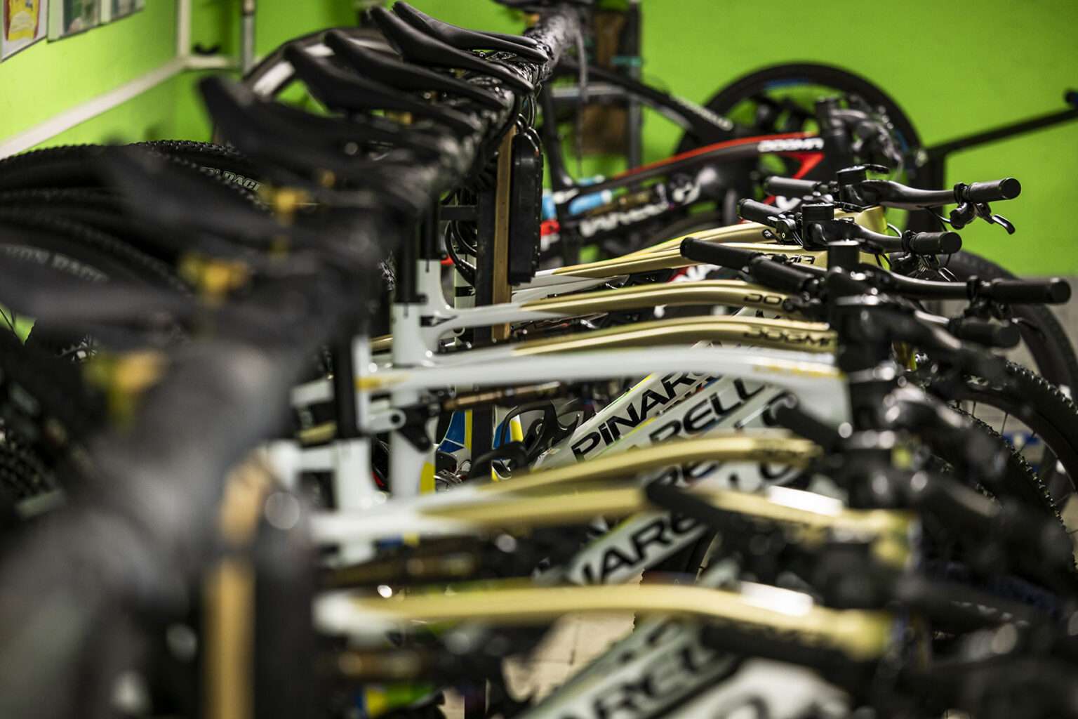 Mountain bike Pinarello Dogma XC full-suspension e hardtail 2024, pacchetto di biciclette in offerta