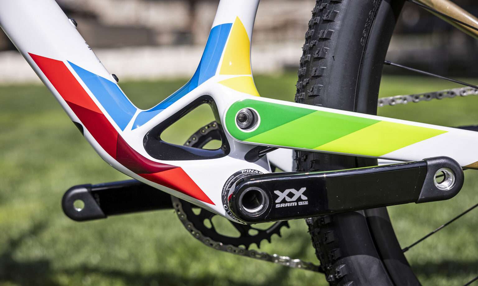   Mountain bike da fondo full-suspension Pinarello Dogma XC, rigidità BB
