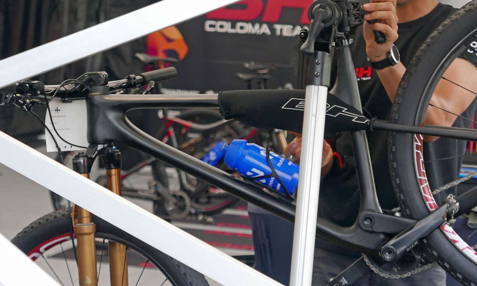 Prototipo di mountain bike da gara in carbonio BH XC, probabile sostituto della Lynx Evo che ha corso nella Coppa del Mondo di Nove Mesto, niente da vedere qui, spostati avanti