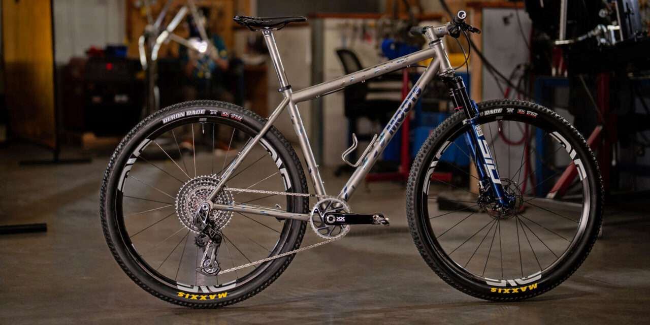 MXC o Moots Cross-Country: nuovissima bici da corsa hardtail in titanio leggero di Steamboat