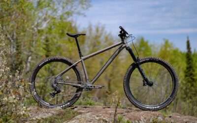 Il nuovo e aggressivo Smokey Ti amplia la gamma hardtail di Esker Cycles
