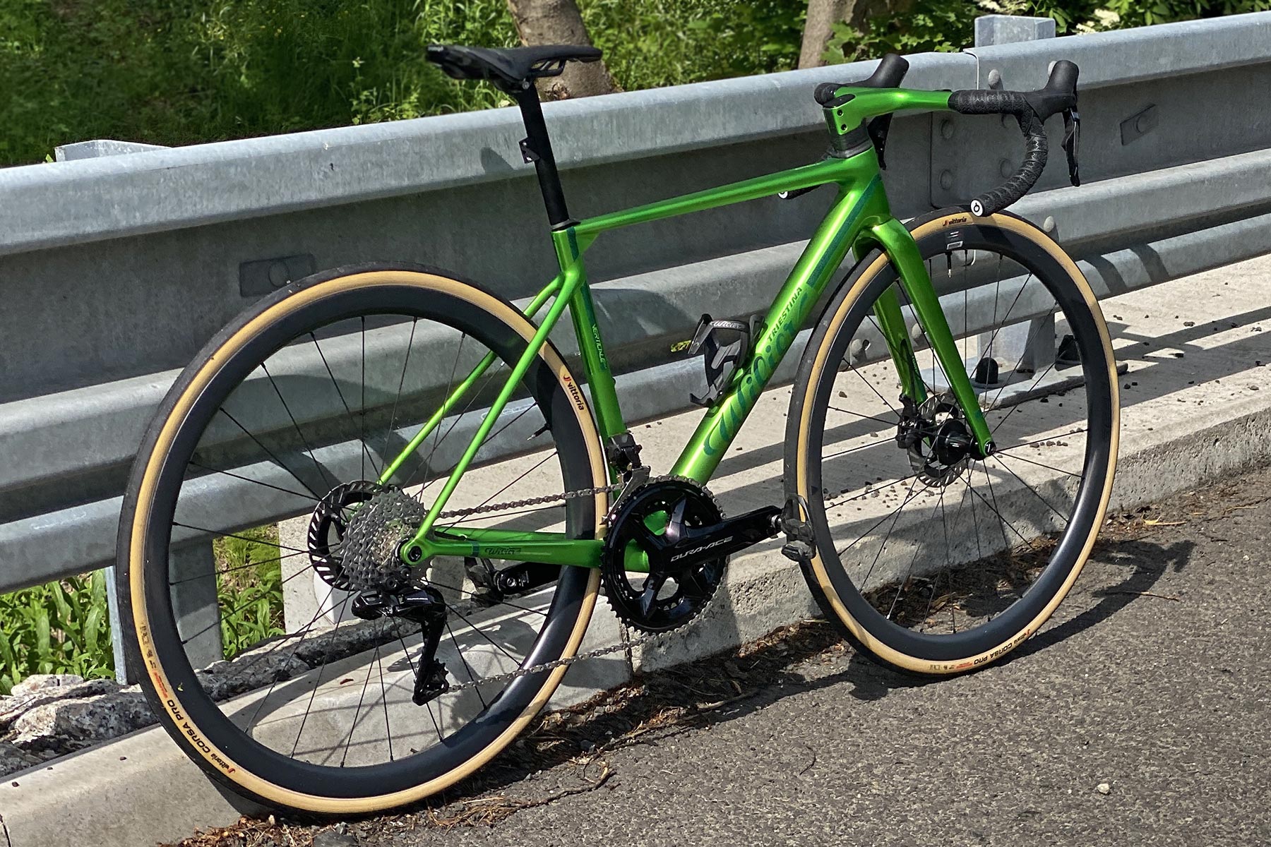 Bici da strada Wilier Verticale SLR leggera in carbonio 2024: primi giri, posteriore angolato