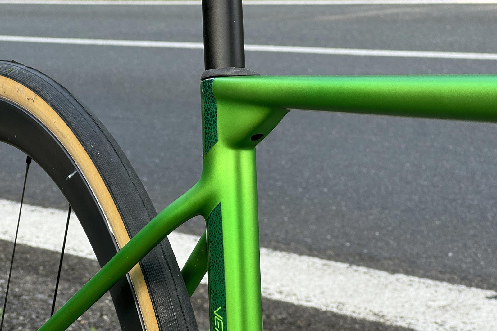 Bici da strada Wilier Verticale SLR leggera in carbonio 2024: prime uscite, nuovo morsetto reggisella