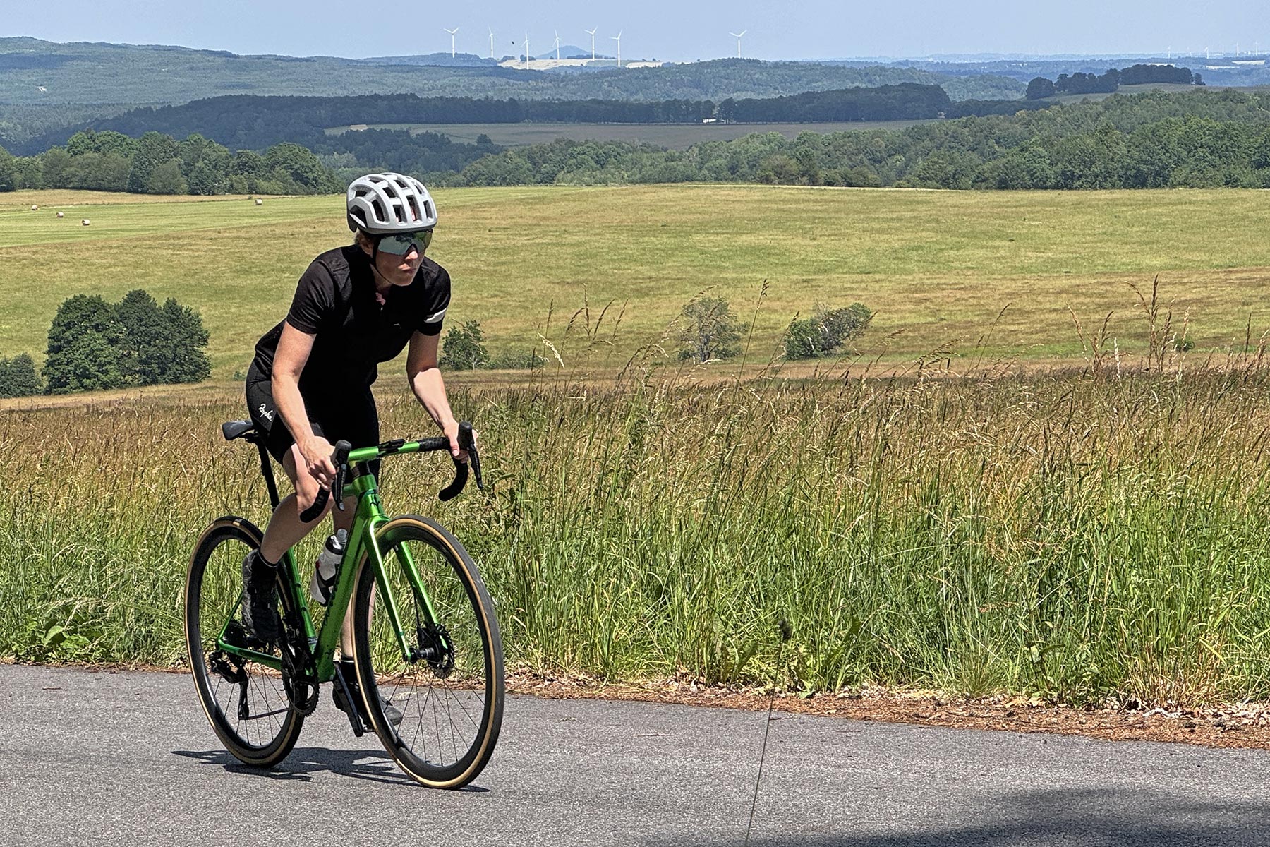 Prime impressioni sulla recensione: bici da strada Wilier Verticale SLR leggera in carbonio, da arrampicata