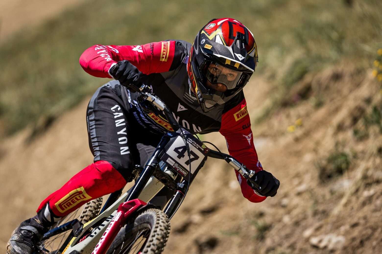 Dainese D-Air Bike Prototype DH airbag gonfiato protezione torace, schiena e collo, UCI Downhill World Cup Les Ottieni la corsa di pratica