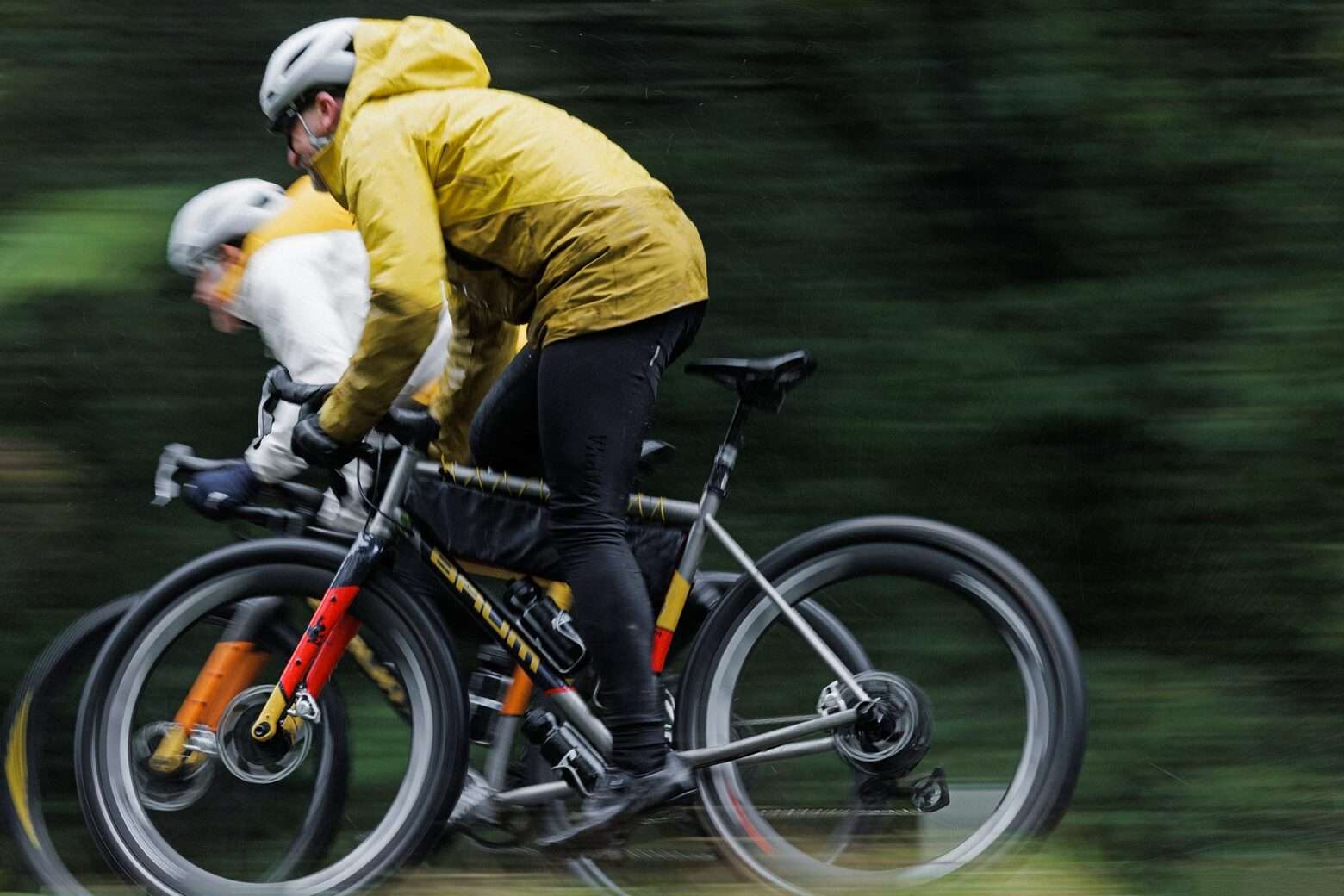 La bici da ghiaia in titanio Baum Cycles DBM è una mountain bike con manubrio drop, per la guida sul bagnato