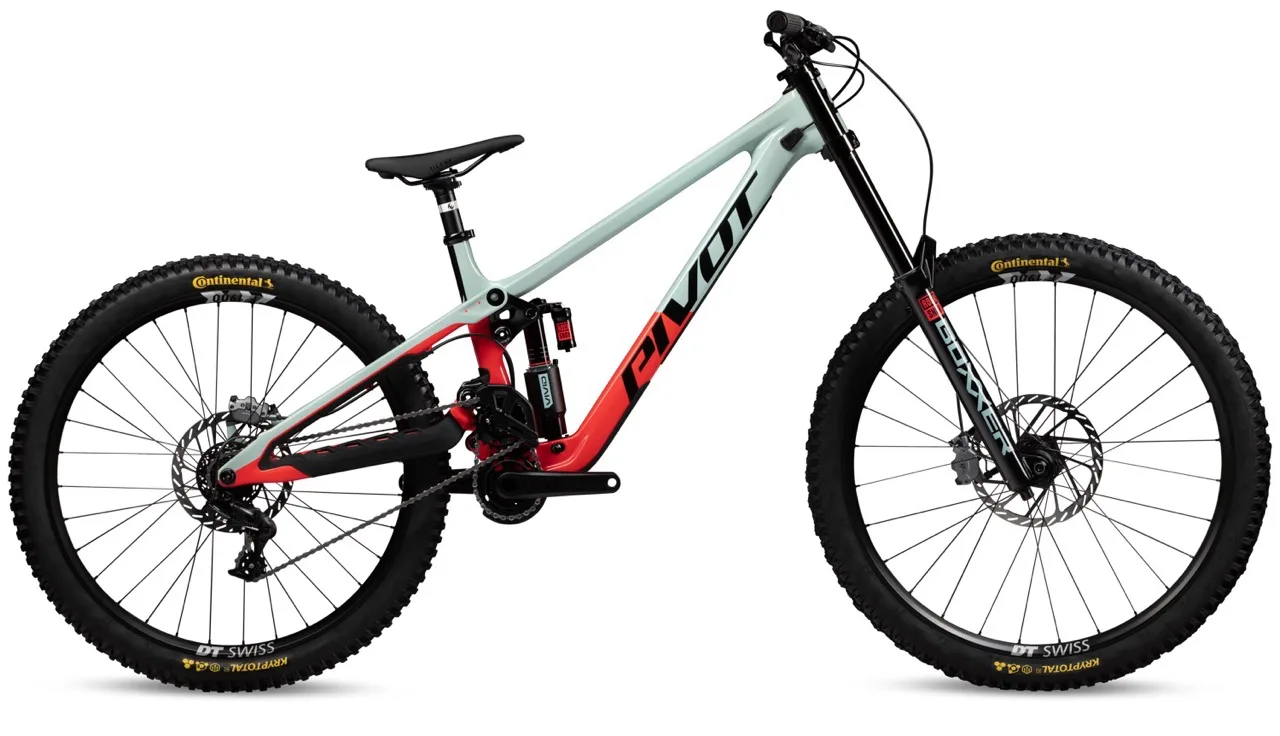 Colpo dello studio del dettaglio della bici da discesa di Pivot Phoenix