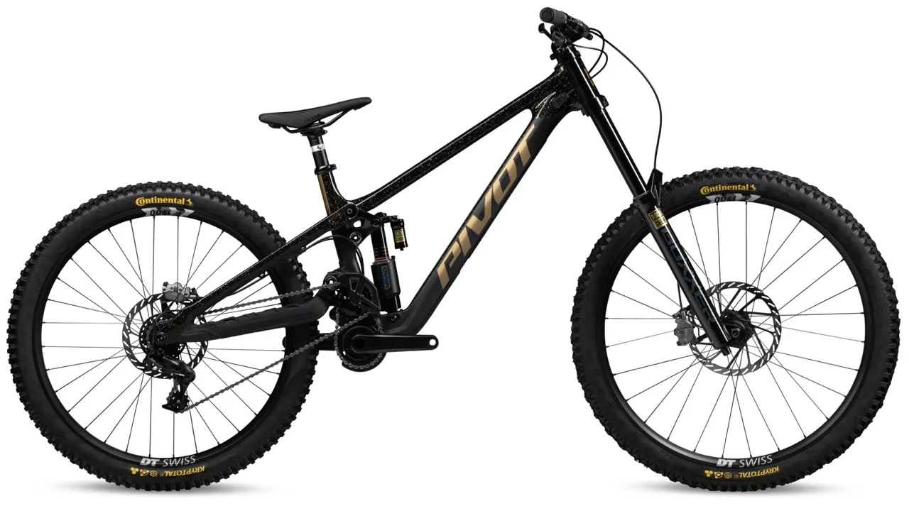 Colpo dello studio del dettaglio della bici da discesa di Pivot Phoenix