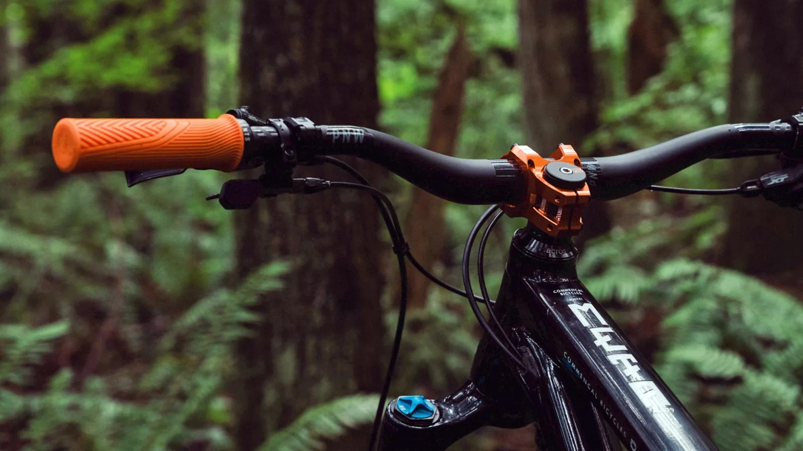 Attacco manubrio PNW Loam, attacchi manubrio per bici all-mountain in lega ano colorata lavorati a CNC, in arancione