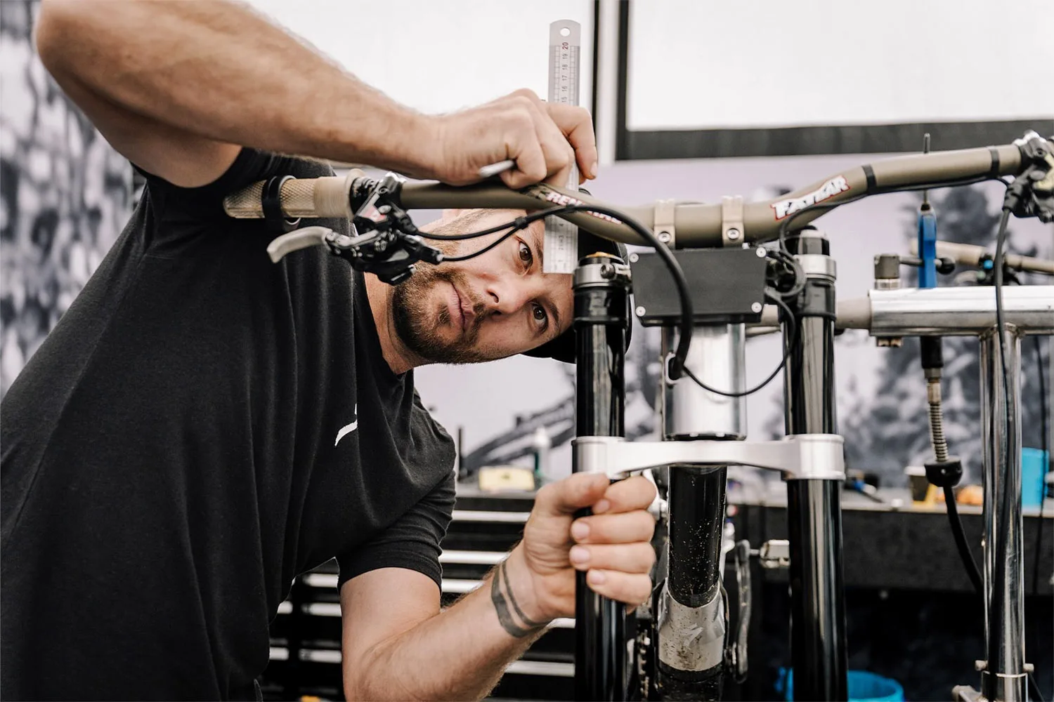 Brembo acquista Öhlins Racing, ringiovanimento dello sviluppo della sospensione MTB, configurazione DH della Coppa del Mondo