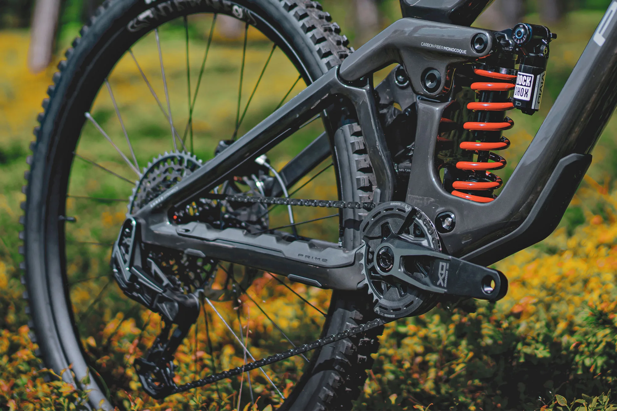 2025 Aggiornamenti di carbonio RAW enduro bike Prime Thunderflash, nuovo UDH