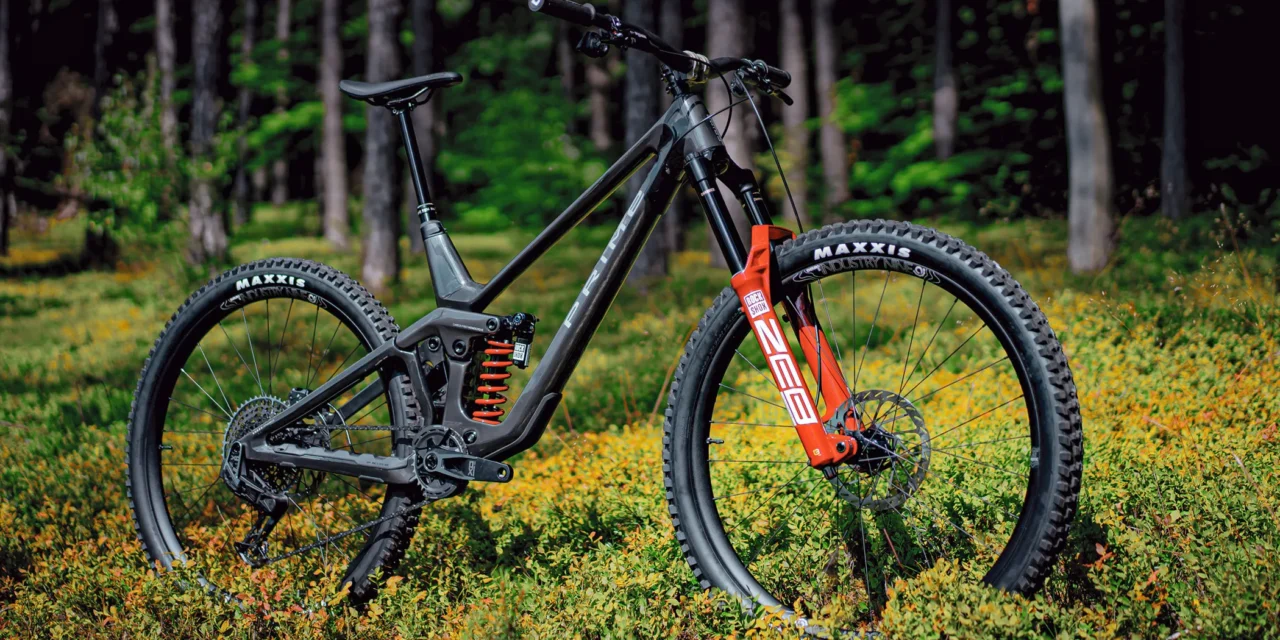Aggiornamenti Prime Bike enduro Thunderflash ispirato alla gravità con UDH e carbonio grezzo