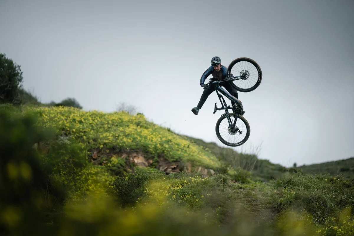 Whyte Bikes Kado EMTB, Tabletop