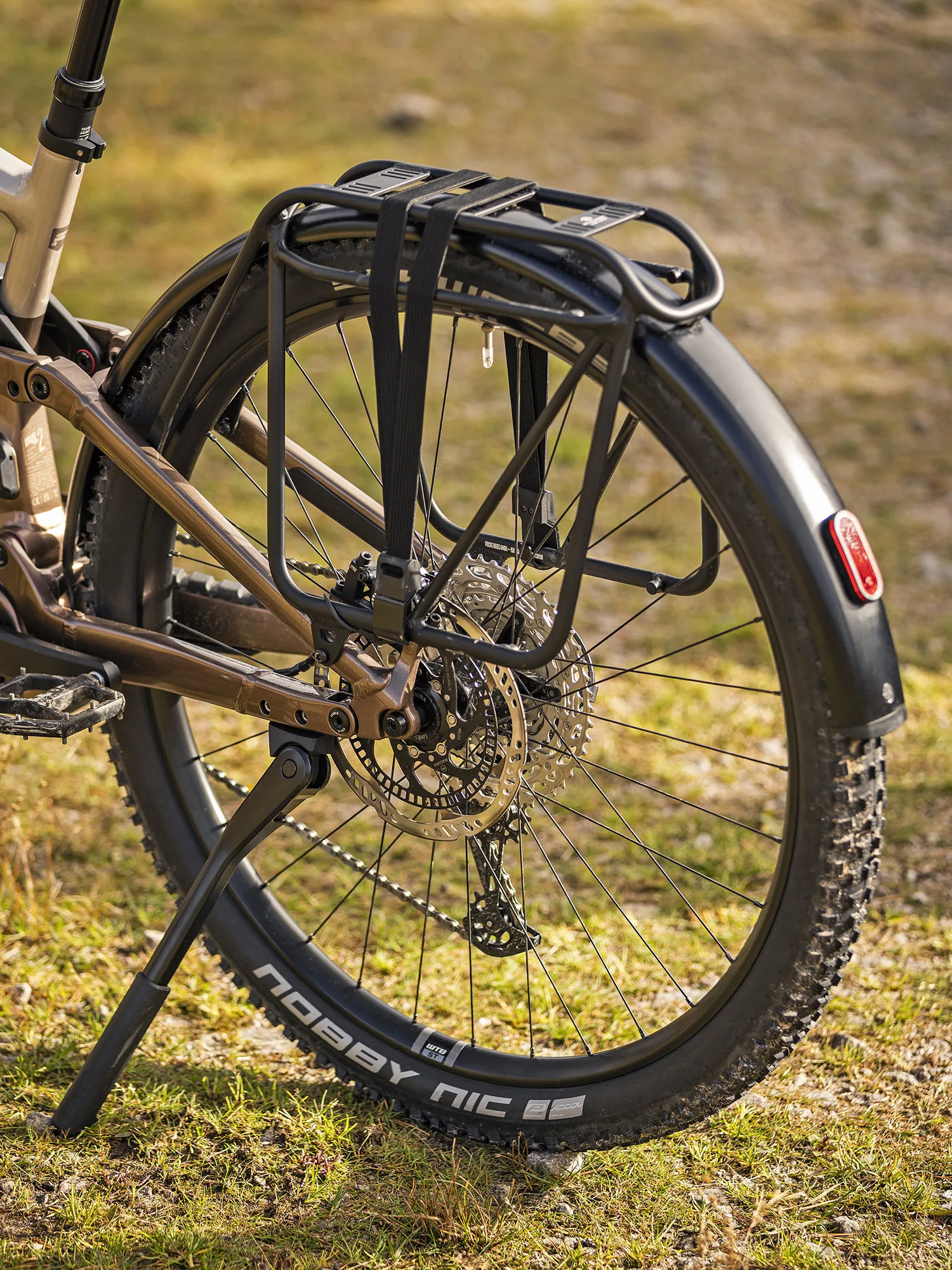 2025 Focus thron² in lega versatile all-rouner ebike all-mountain trail emtb, rack posteriore e cavalletto