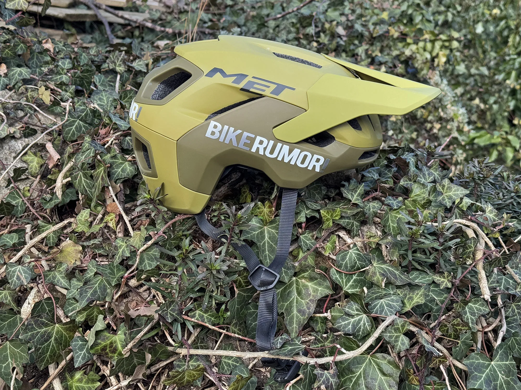 All-Mew Met Revo Mips Mountain Bike Helmet, lato