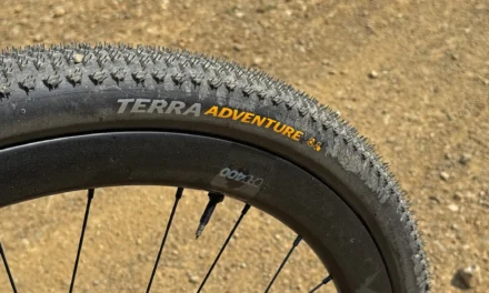 Recensione di Avventura Continental Terra: Nuova pneumatico per la ghiaia ispirata a MTB per le corse fuoristrada